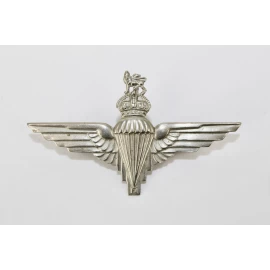 Cap badge Parachute Regiment British Airborne
