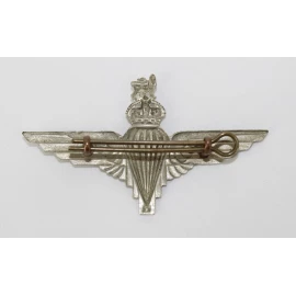 Cap badge Parachute Regiment British Airborne