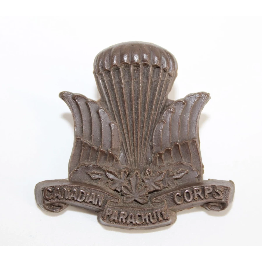 Cap badge bakélite canadien Parachute Corps